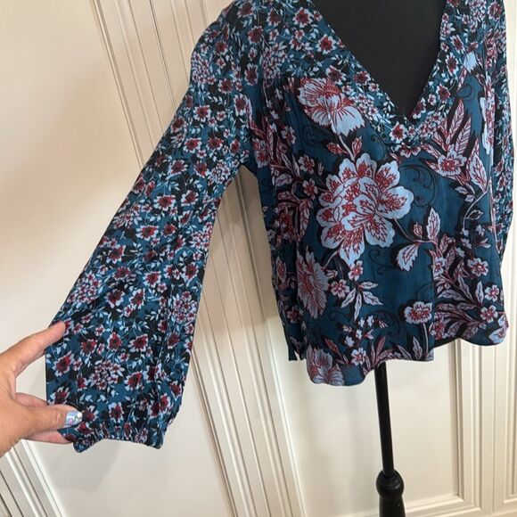 Band of the Free Blue‎ Floral Long Sleeve Blouse Relaxed Fit - Picture 2 of 6